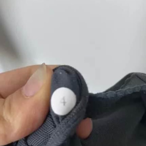 LULULEMON BLISS Gray Tank Top Activewear Yoga Vintage women’s size 4 Regular - Picture 3 of 4